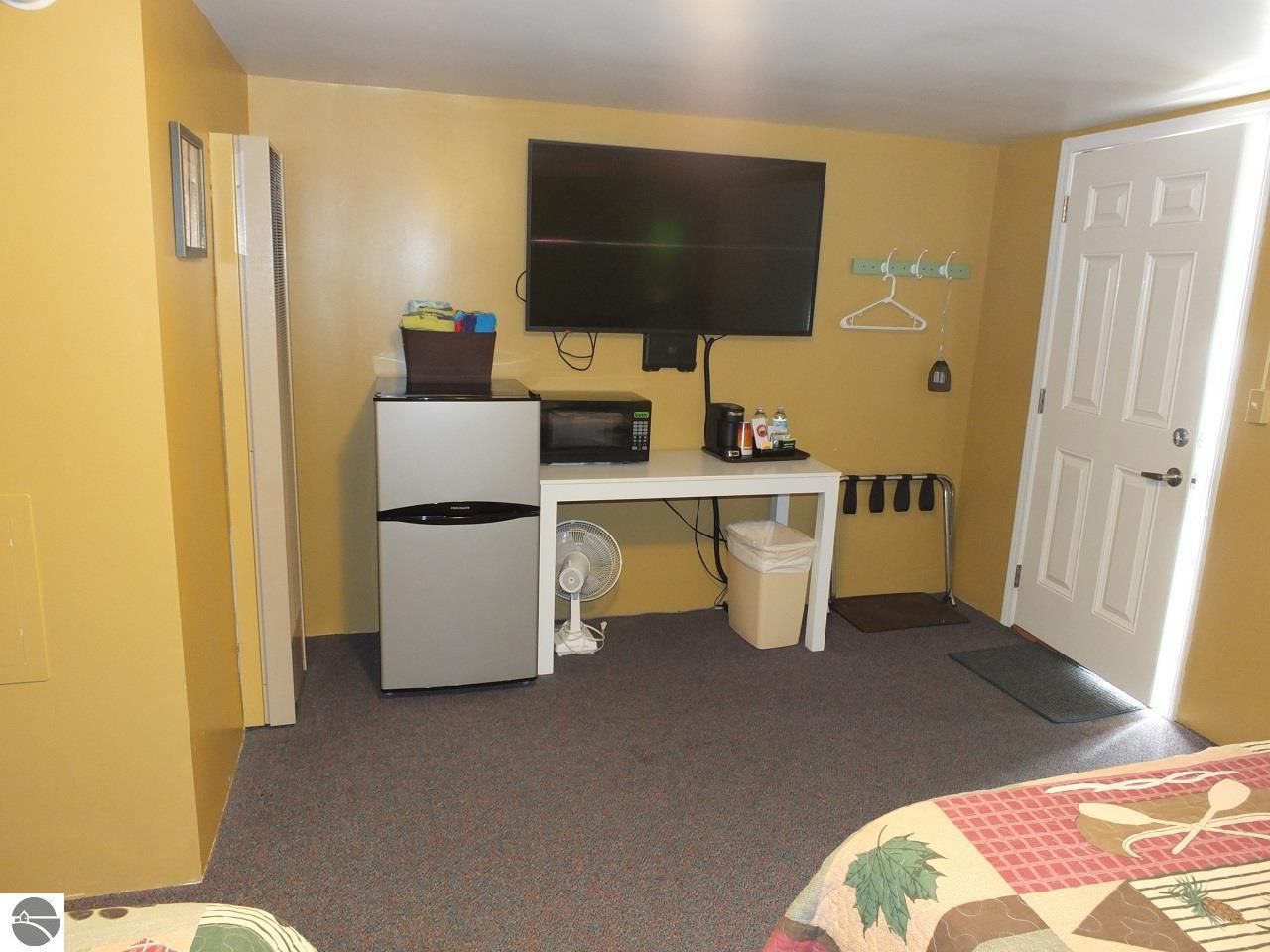 16086 Us Hwy 2, Cooks, MI 49817